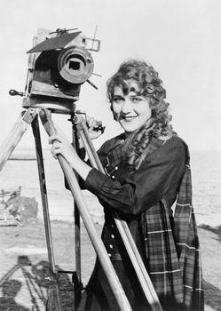 Fotografka ze starym aparatem