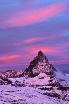Góra Matterhorn o świcie. Szwajcaria, Europa