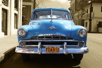 Klasyczny zabytkowy samochód marki Plymouth