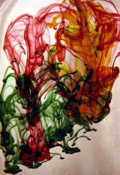 Kłęby kolorowego dymu