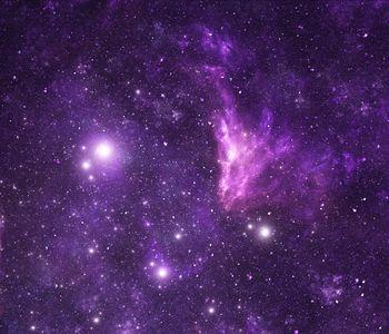 Fioletowa galaktyka z gwiazdami
