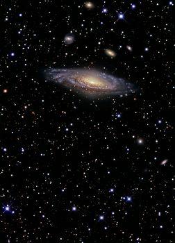  NGC 7331 - spiralna galaktyka w konstelacji Pegaza.
