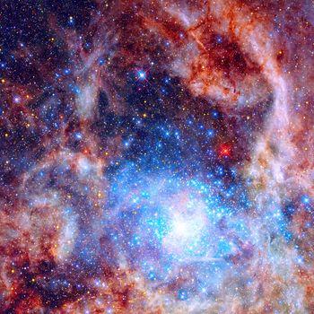  Wszechświat wypełniony mgławicą, gwiazdami i galaktykami