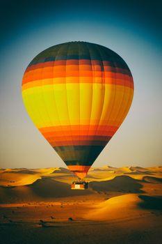 Balon nad pustynią. 