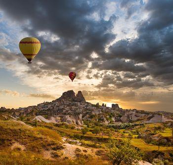 Dwa balony nad doliną Miłości, Cappadocia Turcja