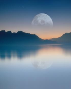 Księżyc nad jeziorem w Genewie