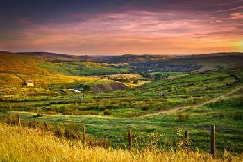 Widok na Saddleworth z Brun Clough Reservoir