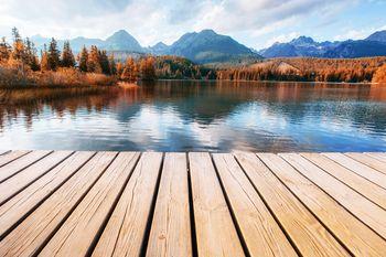  Wschód słońca nad jeziorem Shtrbske Pleso. Tatry Wysokie. Słowacja