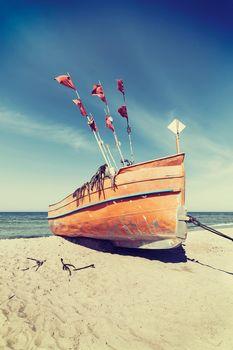 Kuter rybacki na plaży