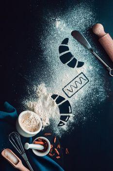 Mąka wysypana na kształt rogalików