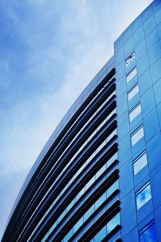 Niebieski biurowiec