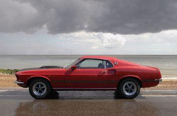 Czerwony Ford Mustang 
