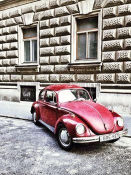  Czerwony samochód marki Volkswagen Beetle, Budapeszt, Węgry