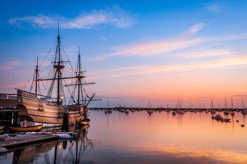 Wschód Słońca w Mayflower. USA