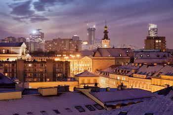 Zimowy pejzaż Warszawy nocą