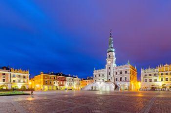 Rynek w Zamościu nocą