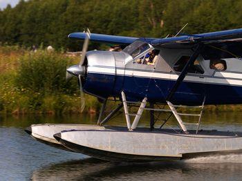 Samolot pływający po wodzie