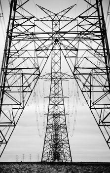 Słupy wysokiego napięcia