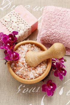 Sól morska w moździerzu