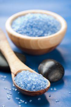 Sól morska w naczyniu