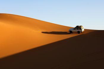 Jeep na pustyni