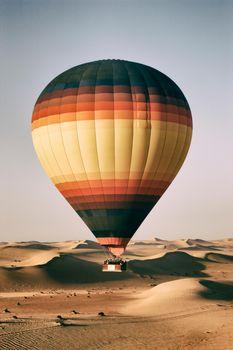 Lot balonem nad wielką pustynią