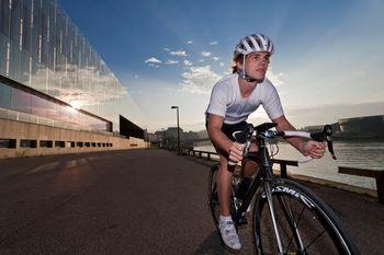 Wyścig rowerowy o zmierzchu