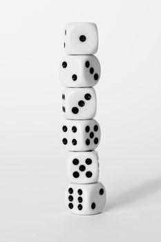 Sześć kostek do gry