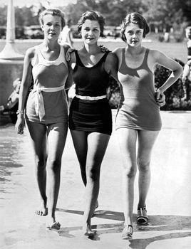 Trzy przyjaciółki na plaży