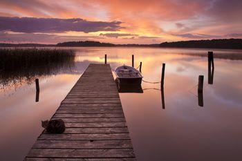 Wschód słońca nad jeziorem Rheinberge