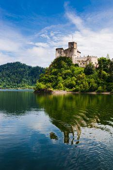Zamek nad jeziorem, Czorsztyn. Polska